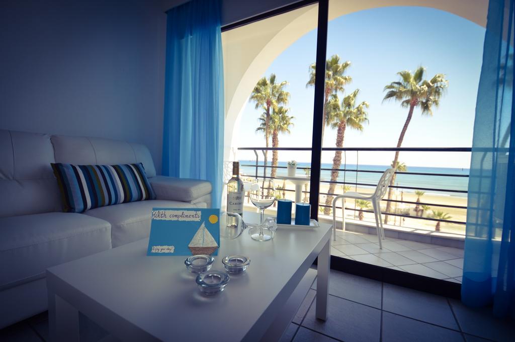 Krasas Beach Apartment Rentals Larnaca Rum bild
