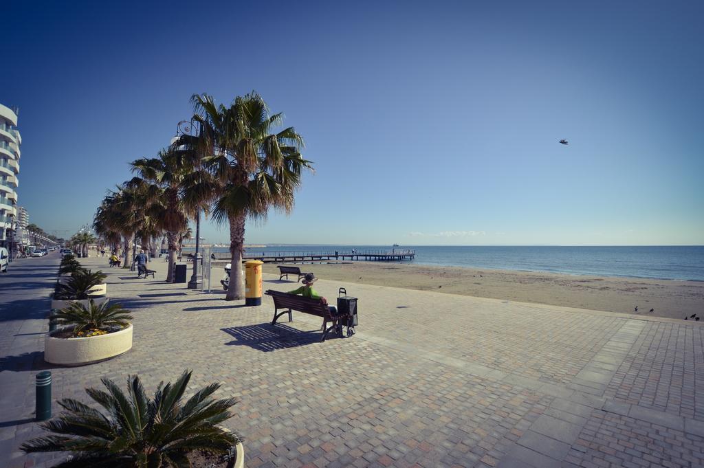Krasas Beach Apartment Rentals Larnaca Rum bild