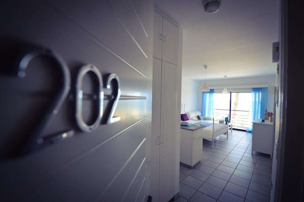 Krasas Beach Apartment Rentals Larnaca Rum bild